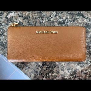 Michael Kors Wallet TAN ONCE USED